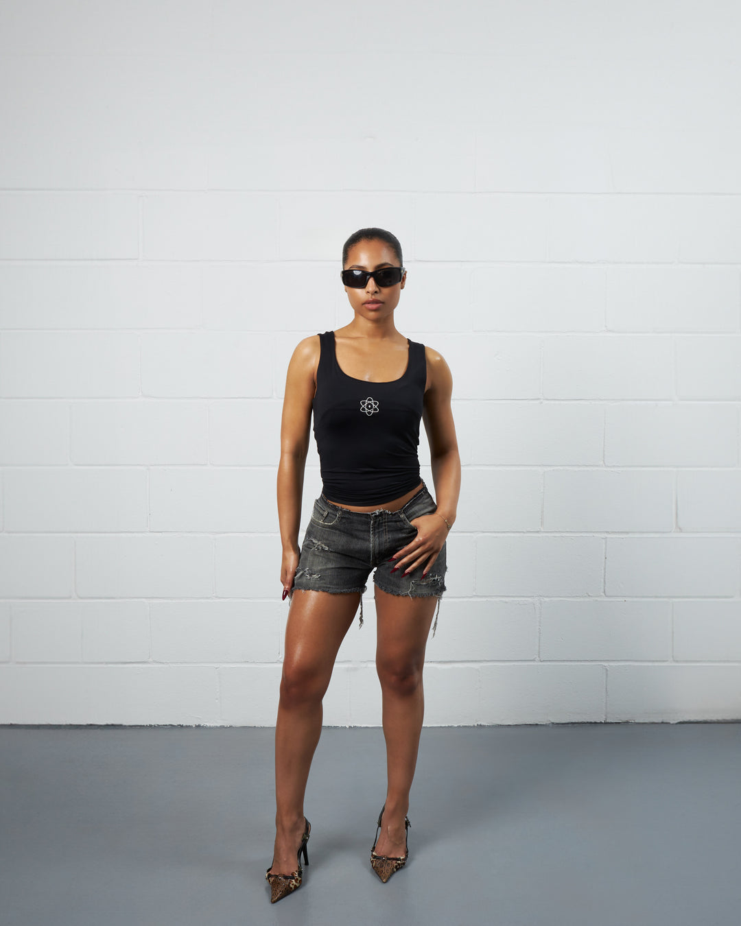 CHARCOAL NO-WAIST TRASHER DENIM HOT PANT