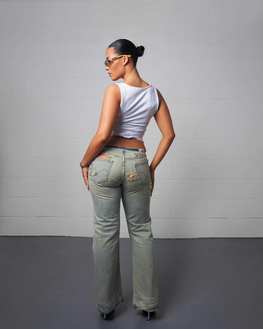 SANDWASH NO-WAIST DISTRESSED JEAN 016