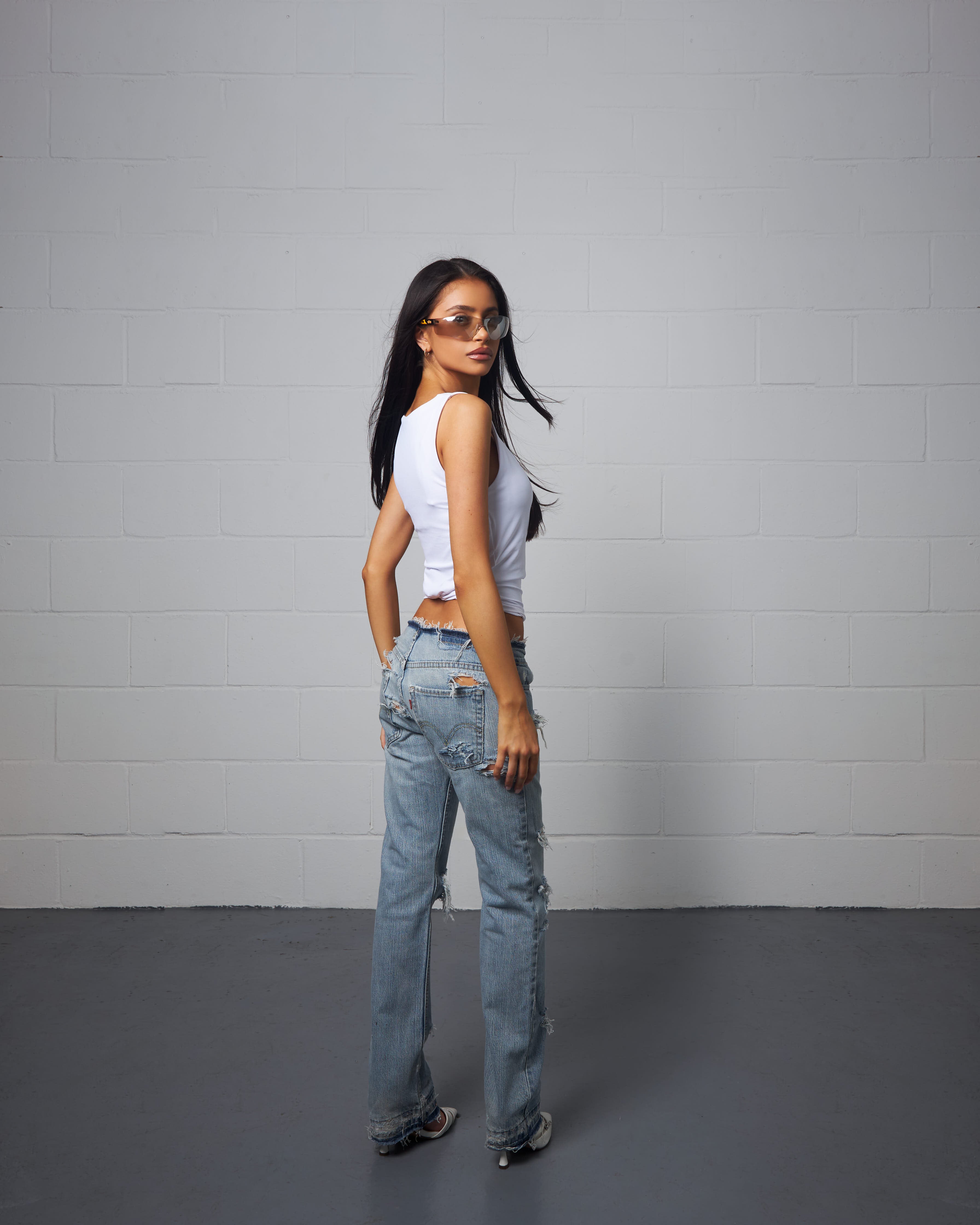 WASHED BLUE NO-WAIST DISTRESSED JEAN 033